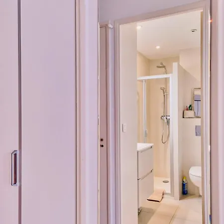 Latour Maubourg Apartmán *